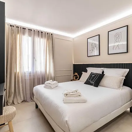 Apartment Beautiful Haussmannian - South Balcony