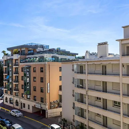 Beautiful Haussmannian - South Balcony Apartment *